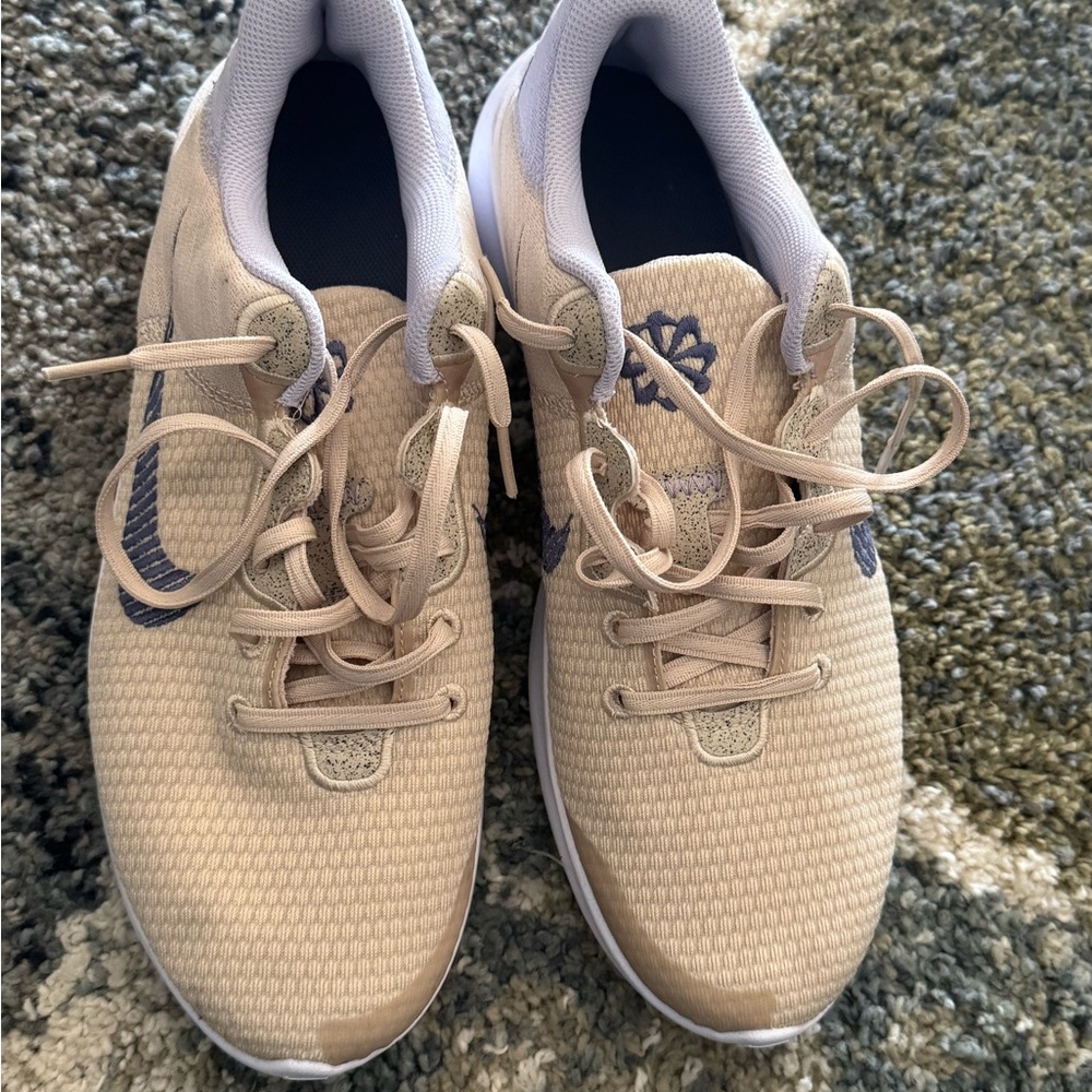 Nike flex athletic shoes in Tan and Blue